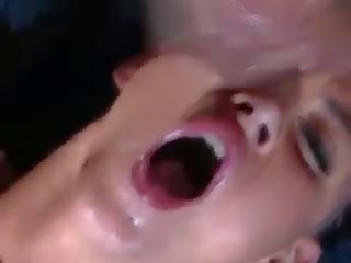 Kimberley еротичен брюнетка мажоретка изпразване на лицето: безплатно мръсен видео 36