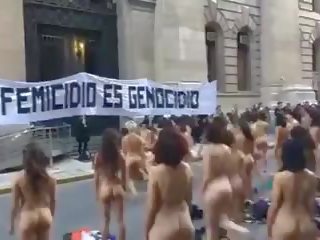 Ýalaňaç women protest in argentina -colour version: ulylar uçin clip 01