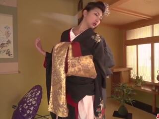 Milf mengambil turun beliau kimono untuk yang besar zakar/batang: percuma hd seks video 9f