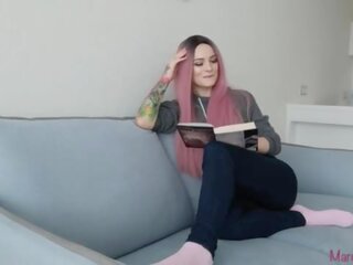 Fucked babe in tight jeans and cumshot for pussy