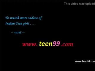 Teen99.com - อินเดีย หมู่บ้าน หนุ่ม หนุ่ม หญิง bussing หนุ่ม คน ใน กลางแจ้ง