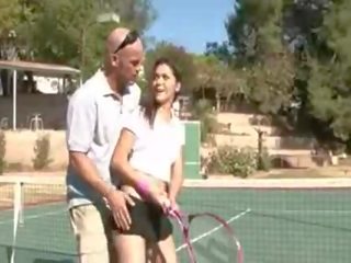 Хардкор възрастен клипс при на тенис корт